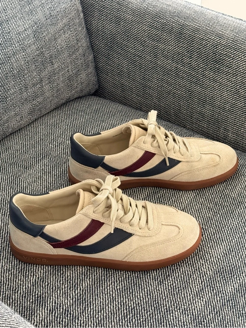 Vince Oasis Leather & Suede Sneakers Cream w/Navy & Burgundy Accents Sz Womens 8